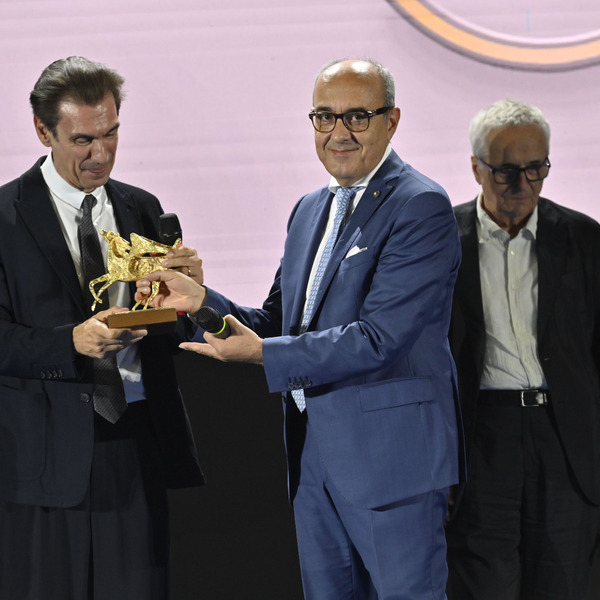 Fabrizio Gifuni E Marco Bellocchio Ricevono Il Pegaso D&#039;oro Da Pasquale Galante, Direttore Comunicazione Web E Social Di De Cecco